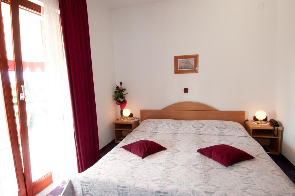 Bed & Breakfast Villa Klara Icici Bilik gambar